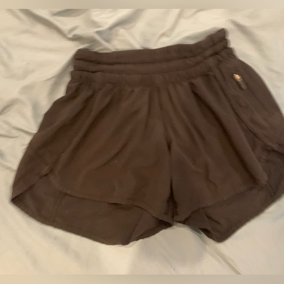 Shorts bundle: Levi’s size 27, Lululemon, Dynamite - Picture 9 of 9